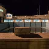 Parliamo della piscina pi� antica di Bari, realizzata agli inizi degli anni 60. Qui infatti il bordo vasca e i blocchi di partenza sono ancora in marmo, materiale utilizzato un tempo per questo genere di manufatti